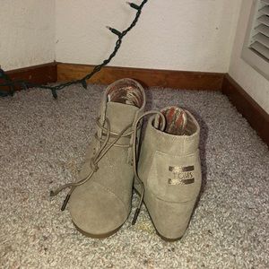 Toms wedge booties